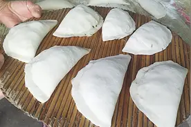 用农村大锅烙的韭菜盒子，皮薄大馅，吃起来真过瘾，做法超简单视频封面