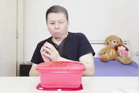 试吃自热火锅“小火干锅”，自加热不加水，加热时大神被吓了一跳
