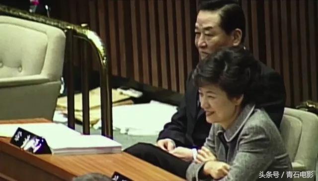 韩国犯罪片，混混打架看书效率高，考上检察官赢取白富美！