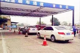 年检新政策改革，可以在外地直接年检，更不用去车管所排队视频封面