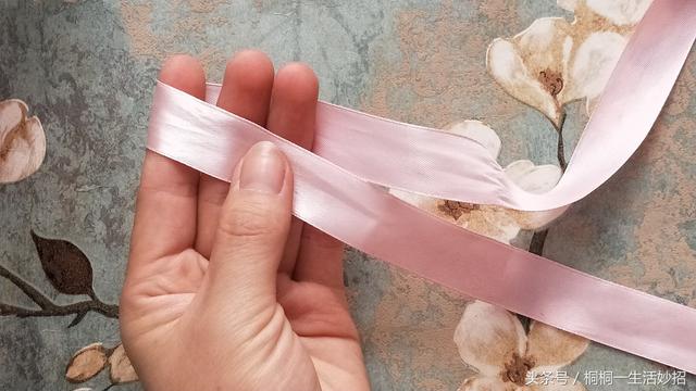 如何系丝带蝴蝶结,丝带蝴蝶结基础打结方法 - 冷求网