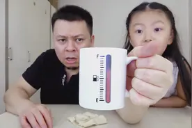 大神和桐桐试用神奇的“感温变色杯”，倒入热水就会有温度显示视频封面