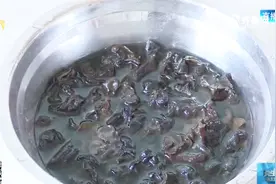 黑木耳泡发有门道！医生提醒您 泡完需即食 冰箱储存不超过1天视频封面