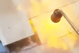 拆除旧地砖的简单实用方法，再也不用抡大锤了！视频封面