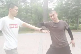 胳膊无论怎么被抓，都不要慌，武术教练教你2秒钟逃脱