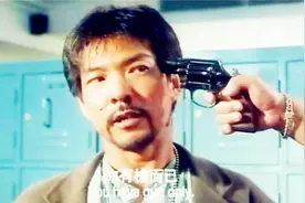 元彪打架被抓进警局，遇上冤家洪金宝，两人一见面就火药味十足！视频封面