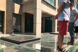 西安一小区通风口设计被私改致保洁员坠亡，业主疑似失联图片