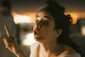 新娘在婚礼上发现新郎的秘密，扬言要用一辈子报复，开始相爱相杀视频封面