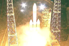帕克升空！将首次穿越日冕“触摸”太阳，揭秘史上最热太空任务视频封面