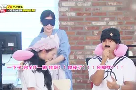 Blackpink Jennie蒙眼摸脸，全昭旻张嘴就咬，把她吓一跳，太萌了视频封面