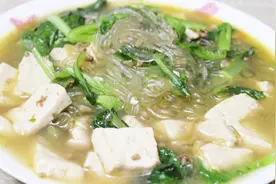 今天我家做小白菜炖豆腐，做法超级简单，生活必备的家常菜视频封面