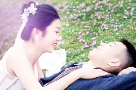 TOP打野Xx被爆出结婚照，竟然已经结婚，网友：熊皇晋升熊掌门了