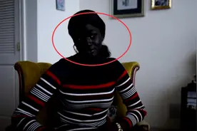 世界上最黑的女人，突破了世界纪录，网友：晚上找不到怎么办？视频封面