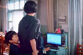 儿子总玩电脑，还把密码改了，老爸一生气把电脑锁柜子里了视频封面