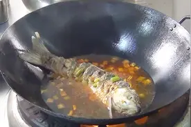 厨师秀教你：麻辣开胃的香辣鱼，学会这个方法，以后做鱼不发愁？视频封面
