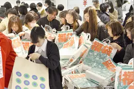 日本的人均收入很高，随便就月入过万，可为啥东京房价比北京低？视频封面