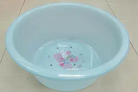 洗脸盆污垢怎么清洁？教你这样刷一刷，立马就能清洁干净视频封面