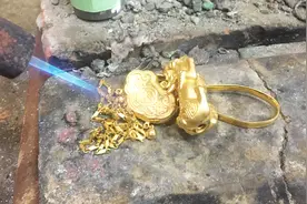 拿黄金首饰到金店清洗维修该如何预防被黑商偷金？小汉告诉你答案视频封面
