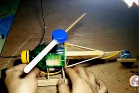 手工DIY塑料瓶直升机模型，看手工达人是如何操作的吧视频封面