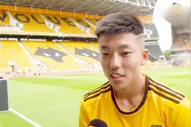 中国小将何朕宇加盟狼队：希望成为第一位踢上英超的中国U18球员视频封面