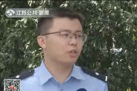 停车玩手机被交警罚50元引发网友热议 南京警方：驾车陋习尽早改