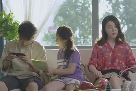 女儿问尴尬是什么意思？却挖出问题让爸爸尴尬，妈妈不高兴了！
