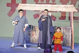 吴孟达带郝劭文“重拾童年”图片