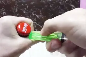 不用起子就能开可乐的方法，赶紧学起来