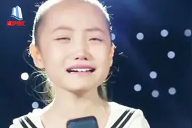 父母离婚8岁小女孩边哭边唱，呼唤爸爸回到身边，感动了多少人！视频封面