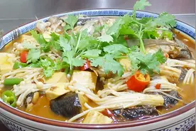 大厨教你做一道农家烧鲢鱼，香辣过瘾无腥味，吃一口满嘴香！视频封面