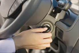 汽车启动时有异响，很多汽修厂找不到毛病，这里需要检查一下视频封面