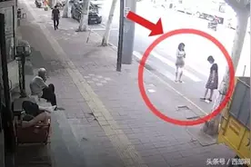 西安街头有人故意撒烟头拍照？官方：系正常督导暗查清点图片