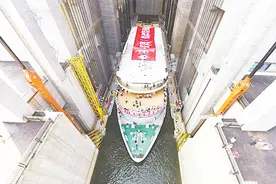 揭秘三峡升船机：千吨客轮乘“电梯”驶过三峡大坝视频封面