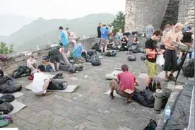 老外：中国游客素质低！中国：这就是你们的高素质，随地大小便？视频封面