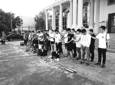 识别指定格式消息 自动投注下单结算 完全无需人工干预，用微信“机器人”开赌场，8个网络赌博团伙被一网打尽