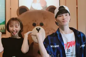 最全情侣拍照姿势攻略，简直甜到掉牙！赶快收下这份七夕福利啦~