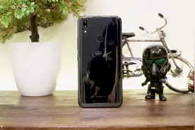 vivo V11曝光：美人尖全面屏+屏下指纹，处理器亮了视频封面