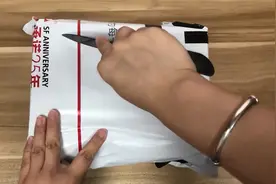 开箱2300元买的华为Mate10，好用确实是好用，但是真的丑哭了！视频封面