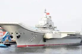 航母上100多吨的船锚，到底是怎么抛下海的？视频封面