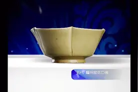 两闺蜜美女还是学生就开始收藏古董 跟家人打赌能淘到好宝贝