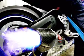 铃木GSXR600凭啥敢卖16万？轰一下油门后我明白了！视频封面