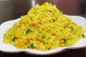 大厨教你黄金炒饭的正确做法，营养又美味，看着都流口水！