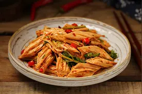 腐竹凉拌更开胃，只要一碗调味汁，简单又快捷，比吃肉强多了！