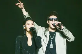 潘玮柏 袁娅维《Moonlight》演唱会现场版视频封面