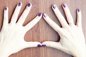 指甲缝里污垢难清除，教你一个小技巧，轻松摆脱污垢烦恼视频封面