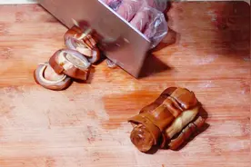 猪皮不知道怎么做好吃？厨师朋友教我一招，大人小孩都爱吃