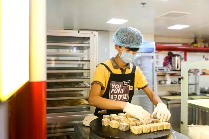 北京西单疯狂抄手 逛西单必吃美食攻略 北京西单疯狂抄手 逛西单必吃美食攻略