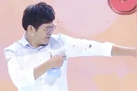 衣服沾上墨水不要怕，白醋一喷立马干净，其中的科学原理你知道吗视频封面