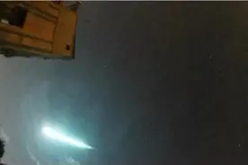 “超级流星”点亮美国东南夜空 亮度相当于四十个满月视频封面