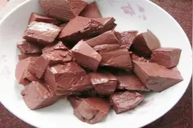 俗话说：“吃猪血能去尘”，到底是何讲究？看完瞬间明白！